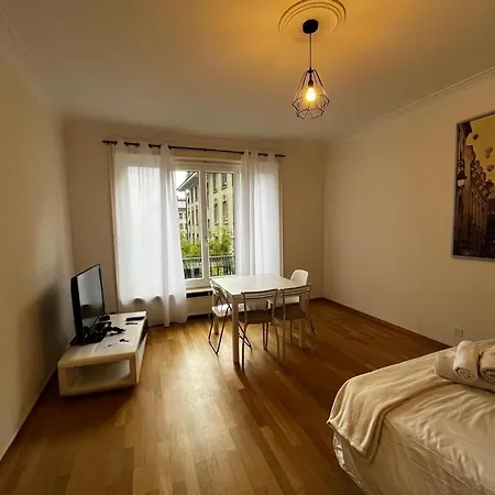 2 Bedroom In The Center Of